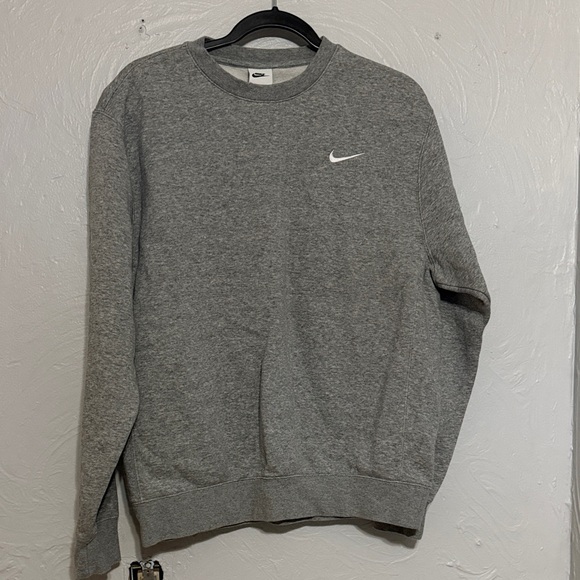 Nike Tops - Nike crewneck